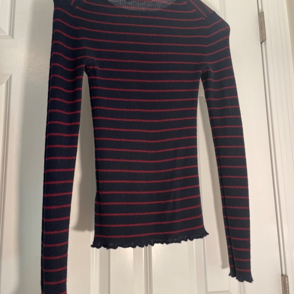 Vince cashmere sweater . Worn once. Excellent condition - Picture 4 of 4
